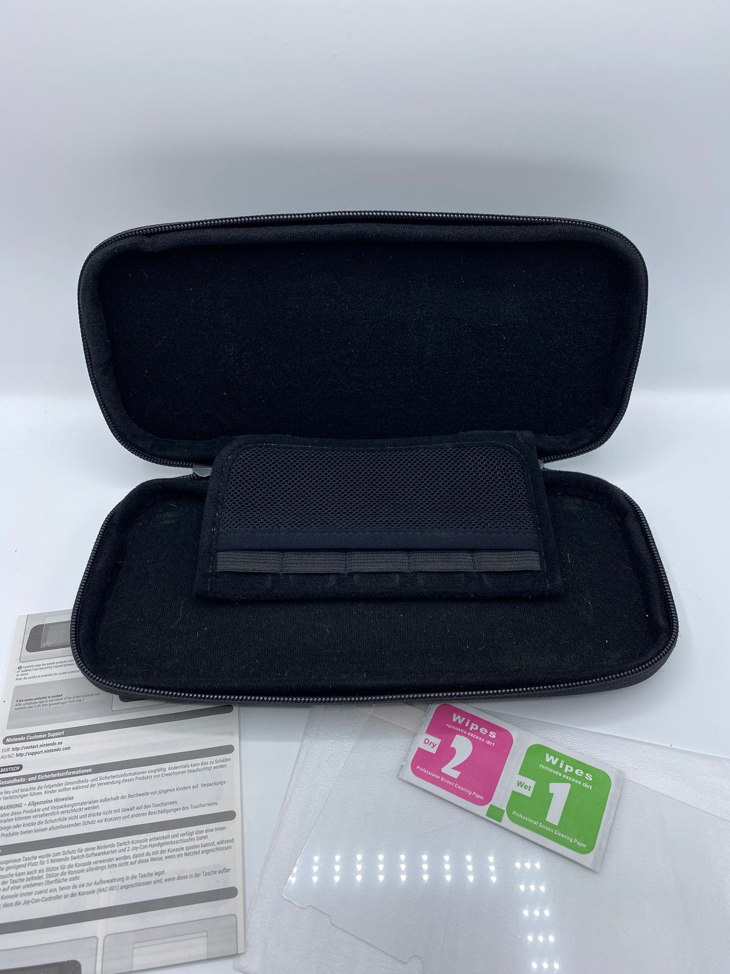 Nintendo Switch Tasche - Schwarz inkl. Schutzfolie
