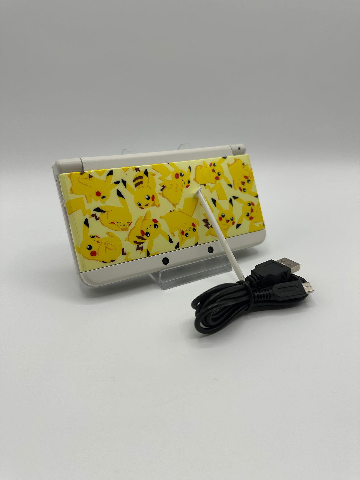 New Nintendo 3DS Konsole - Pikachu Plate / Pikachu Design