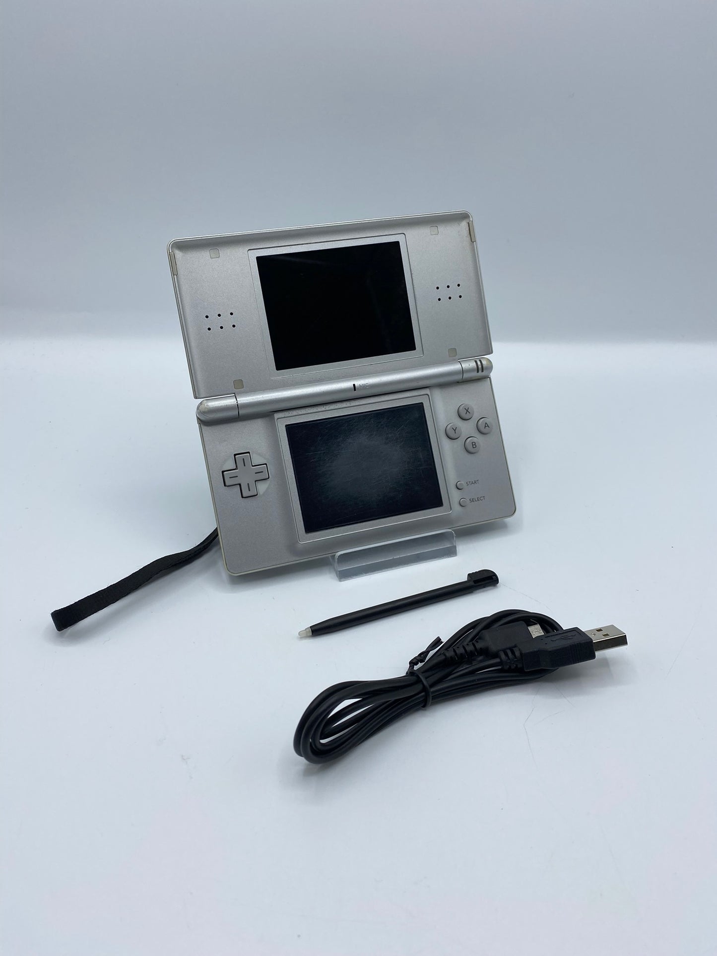 Nintendo DS Lite Silber – Dein Einstieg in die Welt des Retro-Gaming - Gebrauchsspuren