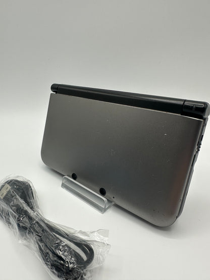 Nintendo 3DS XL - Silber -Mit Kabel