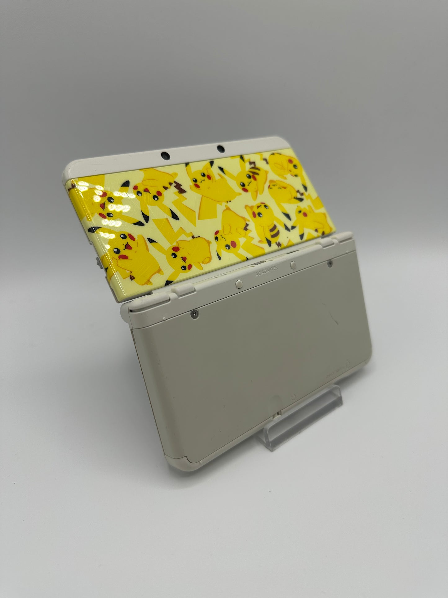 New Nintendo 3DS Konsole - Pikachu Plate / Pikachu Design