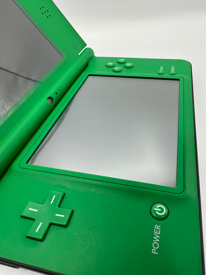 Nintendo DSi XL Grün