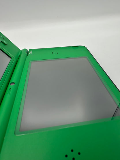 Nintendo DSi XL Grün